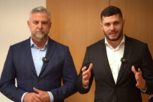 R. GLÜCK A T. GAŠPAR: UŽ AJ V SLOVENSKEJ TELEVÍZII ROBIA POLITICKÚ NADPRÁCU ZA D...