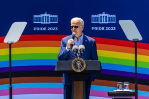 Koľko stáli Bidenove programy LGBT & DEI USA?