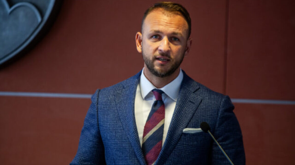 80101 67974f32aaaa1485667906 640x420.jpg Minister Šutaj Eštok vysvetlil, prečo Bombica na Slovensko priviezol vládny špeciál