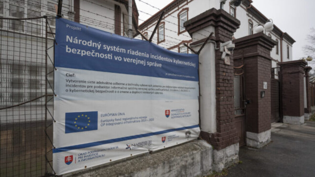 SIS by mala zakročiť voči organizácii Brat za brata, podľa politológa dostáva združenie z Moskvy noty aj peniaze