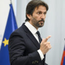 Progresívne Slovensko má podozrenie na konflikt záujmov ministra obrany Kaliňáka...