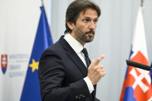 Kaliňák pripúšťa spoluprácu s Republikou. Aj ich najtvrdšie vyjadrenia sú ako „r...