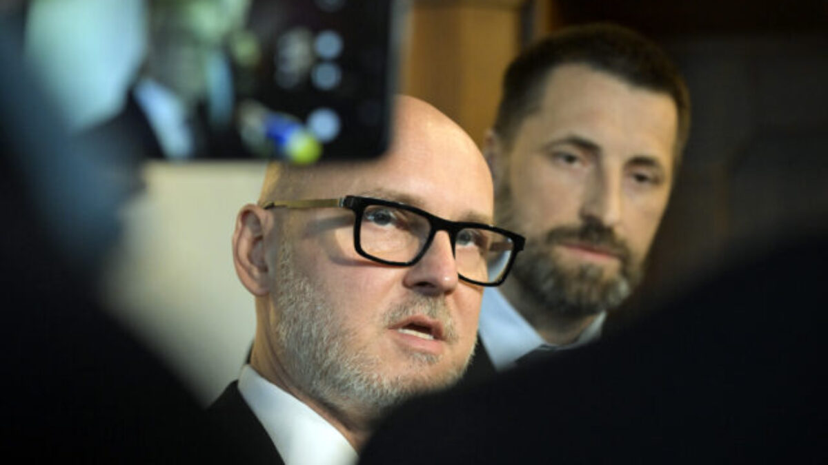 Gröhling kritizuje neotvorenie schôdze k vysloveniu nedôvery vláde, hovorí o absolútnom pohŕdaní ľuďmi na Slovensku – VIDEO