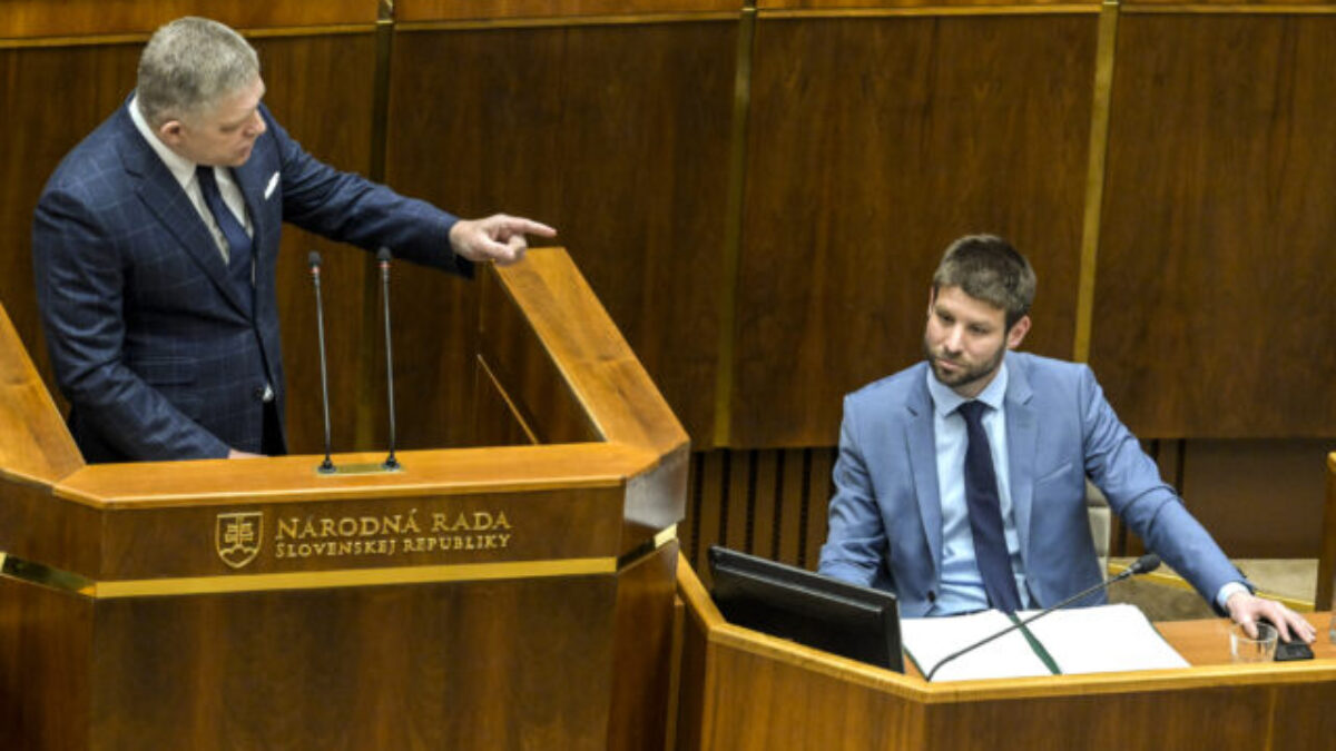 Smer-SD aj Progresívne Slovensko si v prieskume pohoršili, súboj o tretie miesto vo voľbách by vyhrala Republika