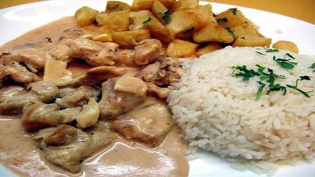 Prudko-návykový recept : Asi tá najchutnejšia hovädzia sviečková s cibuľou, nakladanou uhorkou a šampiňónmi akú som jedla!