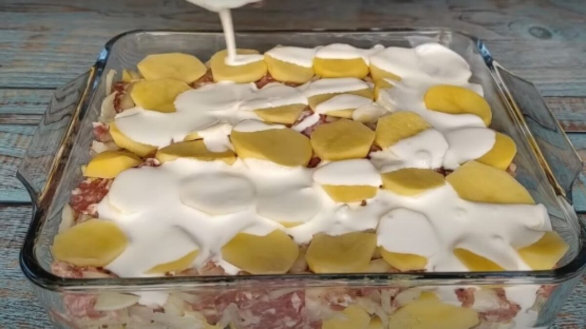 Babičkina šmakotina z jediného pekáča: Jednoduché jedlo, ktoré je vždy veľmi chutné!