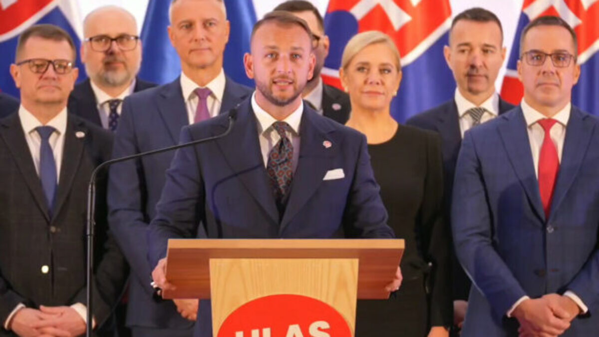 Šutaj Eštok odkázal protestujúcim, že aj Hlas je Európa. Polícia do protestov nezasahovala, dodal ako minister vnútra – VIDEO