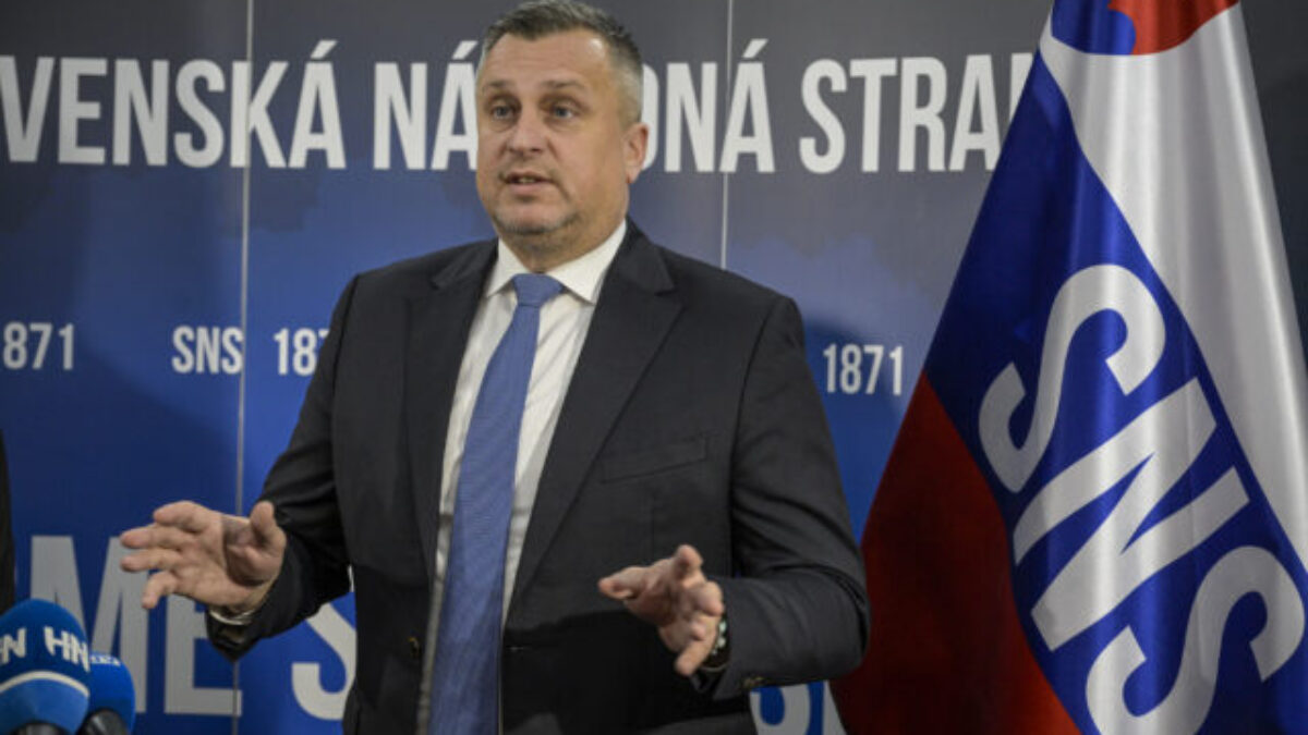 SNS chce plnohodnotný parlament. Na najbližšiu schôdzu navrhne zaradiť aj voľbu predsedu a podpredsedu NR SR, ponúka ústupky