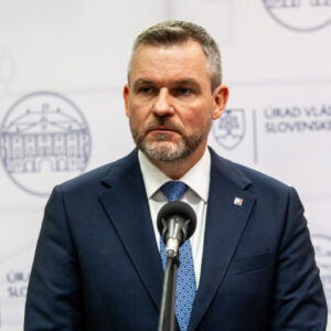 Prezident Pellegrini má informácie, že štvorica rebelujúcich poslancov Hlasu žia...