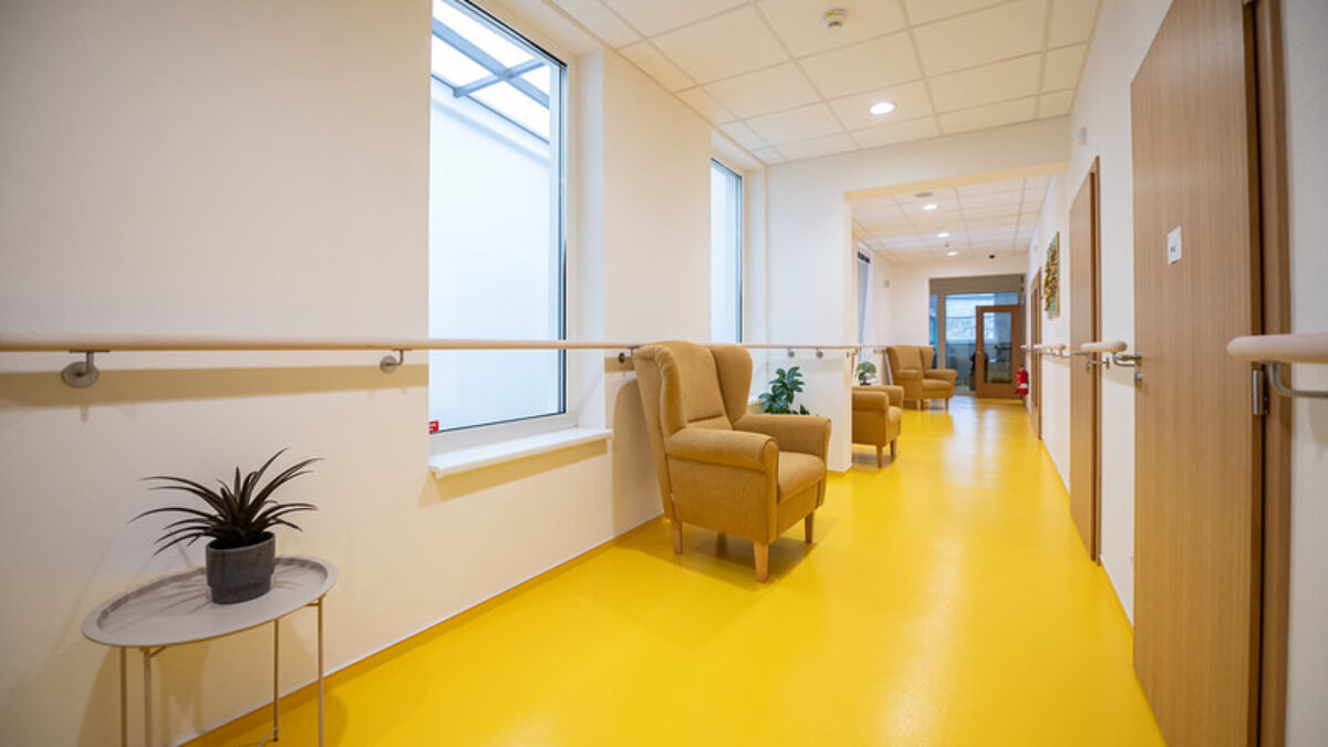 Župné školy ponúkajú širokú škálu odborov. Jedným z nich je aj vychovávateľsko-opatrovateľská činnosť