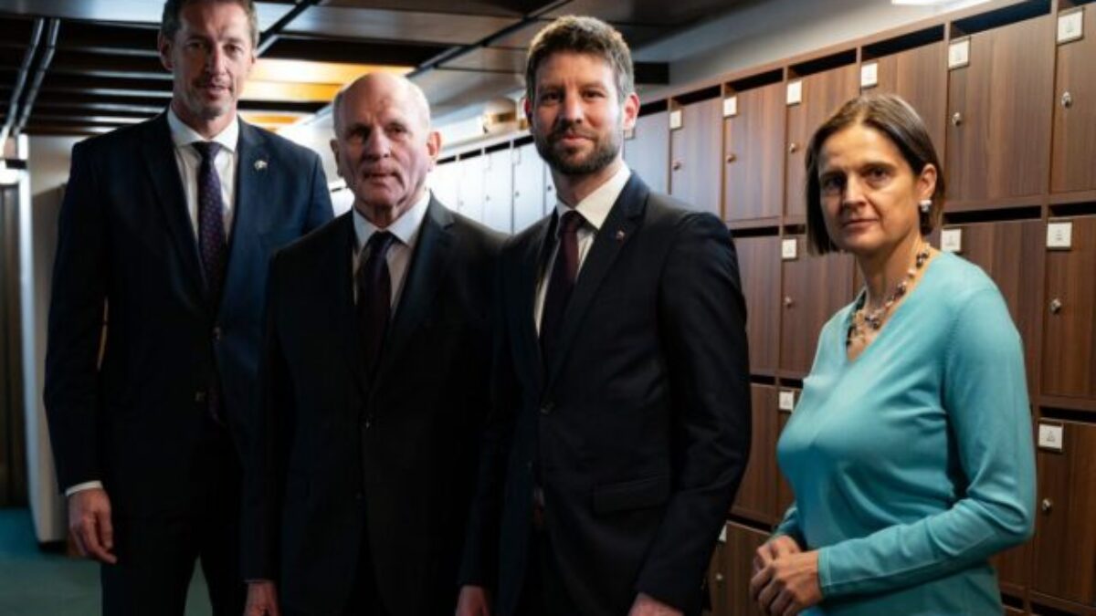 Opozícia podala opätovne návrh na zvolanie mimoriadnej schôdze k vysloveniu nedôvery vláde