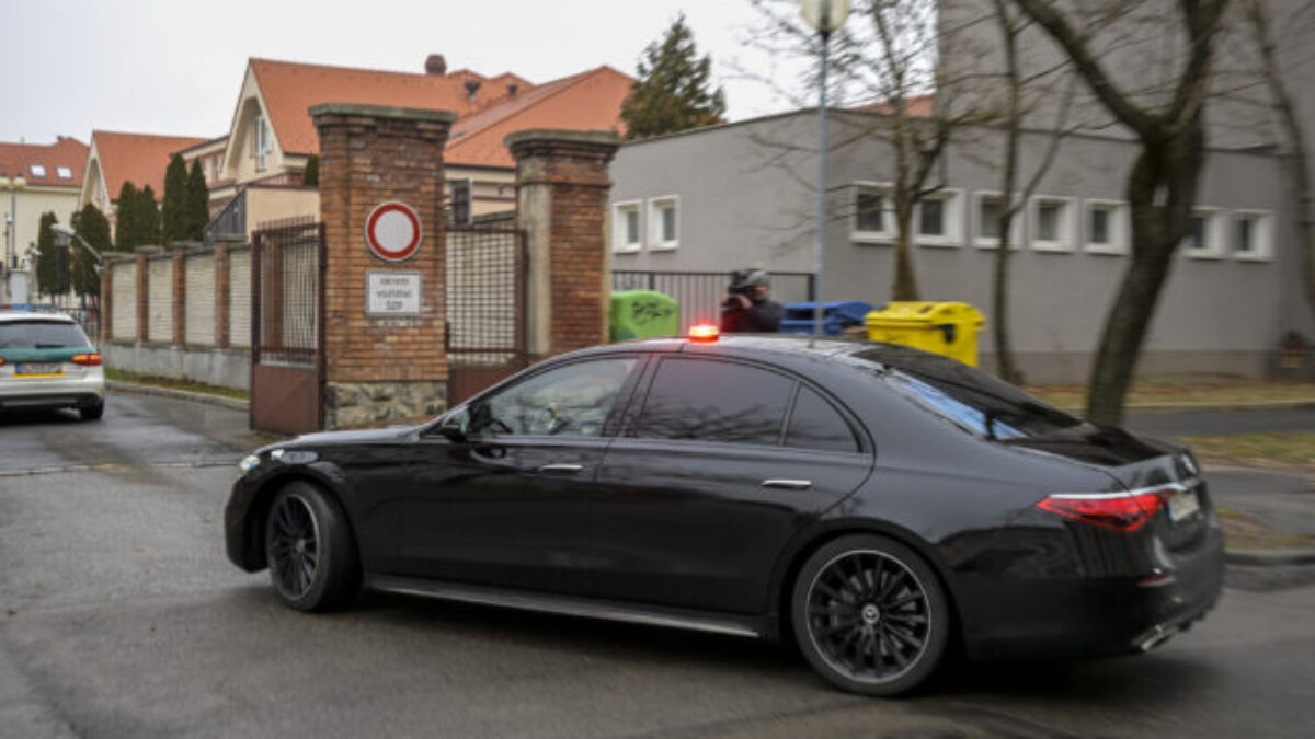 Pellegrini navštívil sídlo Slovenskej informačnej služby, žiada zvolať bezpečnostnú radu – FOTO