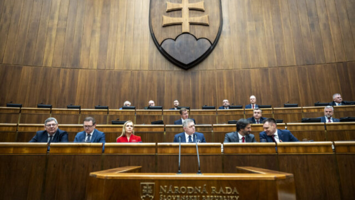 Kmec: To, či sa februárová schôdza parlamentu presunie na neskôr, je na rozhodnutí Žigu