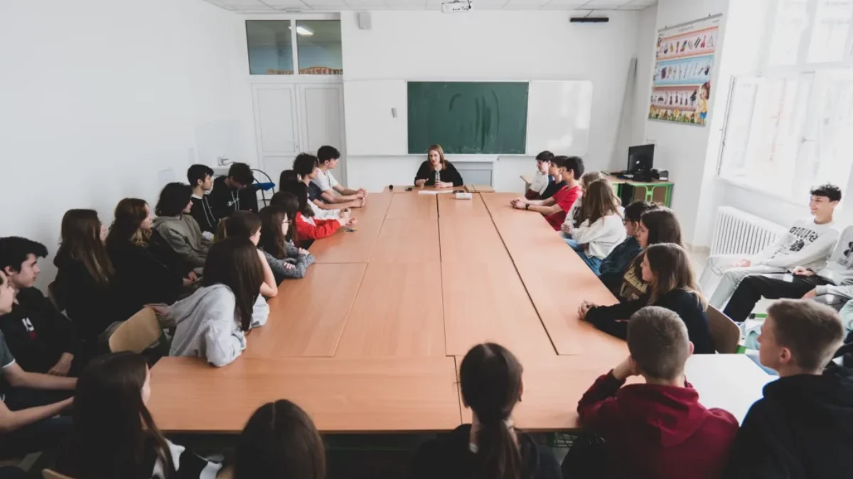 Divadlo Ludus prináša odvážnu a myšlienkovo bohatú inscenáciu pre stredné školy Naše šaty!