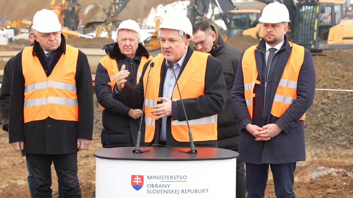 Tlačová konferencia predsedu vlády SR R. Fica po rokovaní v Prešove.