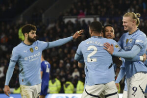 Kyle Walker požiadal o odchod z Manchestru City, potvrdil Guardiola