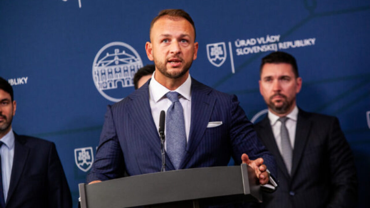 Eštok prehovoril o bezpečnosti na protestoch. Prezradil, kto bude dohliadať na celú situáciu – VIDEO