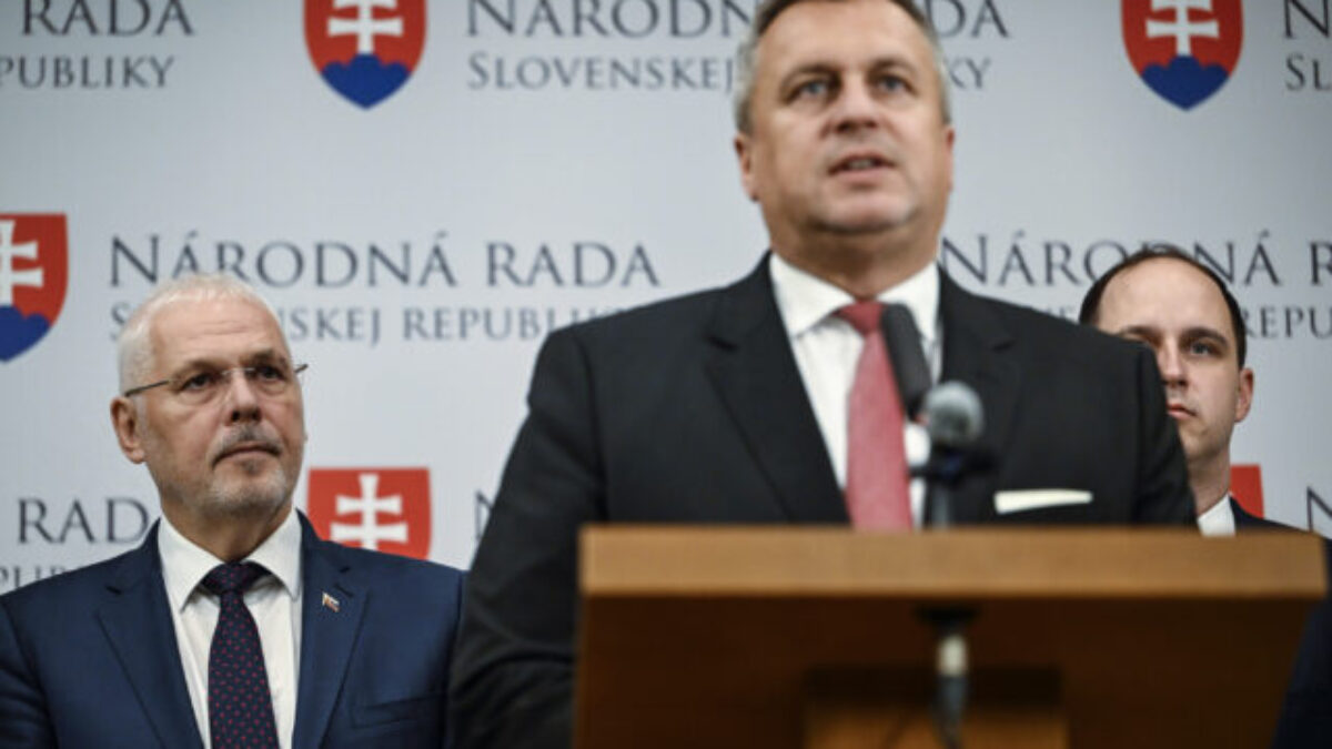 SNS žiada spoluprácu Ukrajiny pri vyšetrení kybernetického útoku na kataster. Chcú, aby si Blanár predvolal ukrajinského veľvyslanca – VIDEO