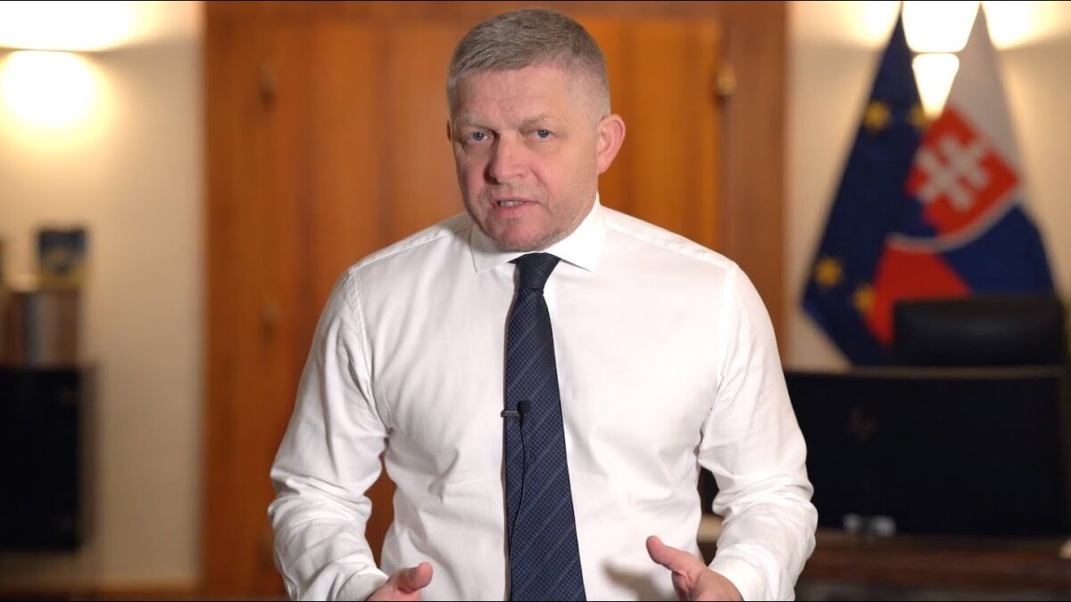 R. FICO: ZAJTRA SI V BRUSELI KVÔLI ZELENSKÉMU NEBUDEM DÁVAŤ SERVÍTKU PRED ÚSTA