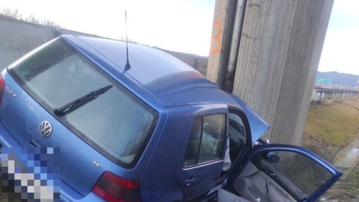 Smrteľná nehoda na diaľnici D1. Vodič vrazil do betónového piliera, na mieste zahynul – FOTO