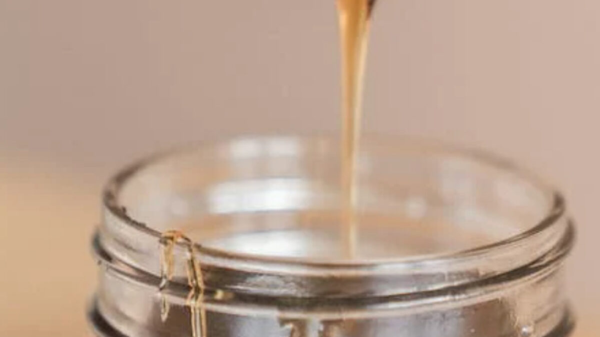 Mäsko a zeleninku napichnem jednoducho na drevené paličky. Toto jedlo je ešte dokonca 100-krát lepšie ako bežné bravčové rezne.