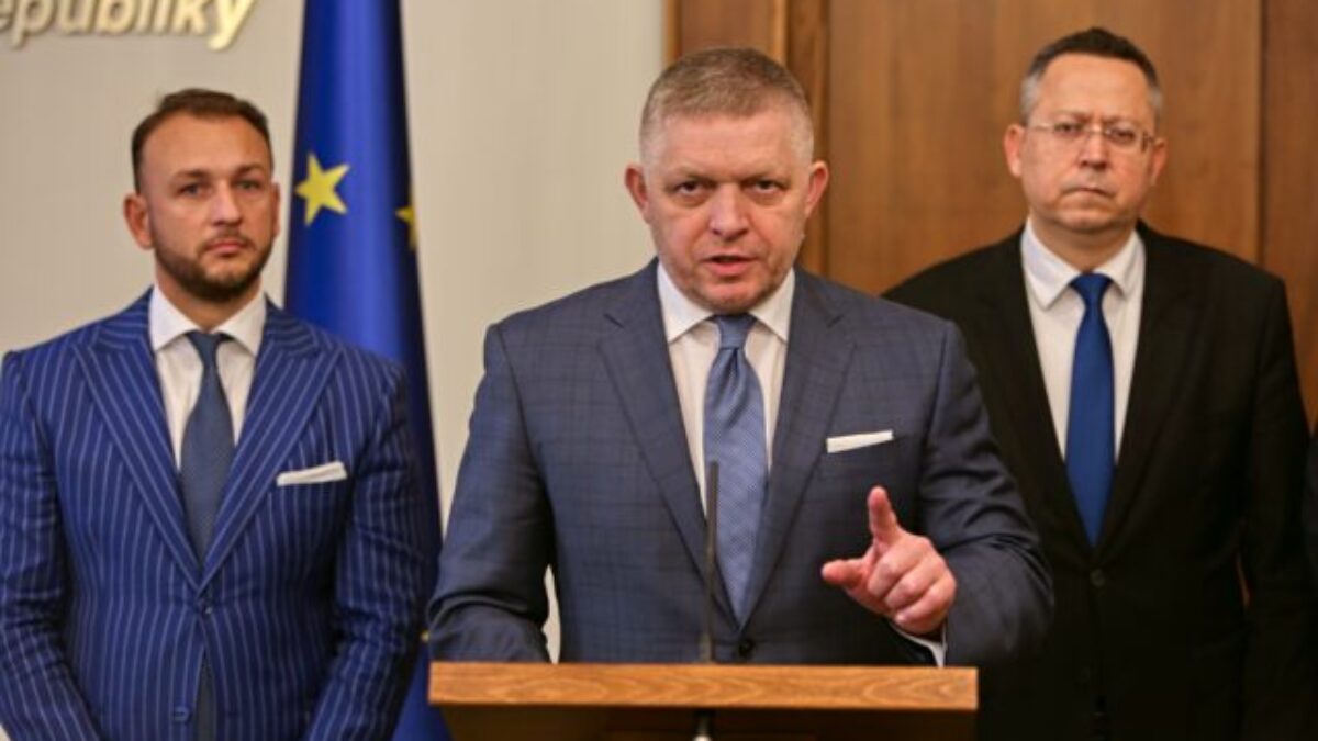 Nárast rebelujúcich politikov koalície či úspešné odvolanie niektorého ministra, politológ predstavil víziu do nového roka