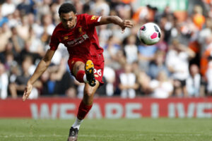 Real Madrid skúša získať Alexandra-Arnolda, Liverpool vraj odmietol prvú ponuku ...