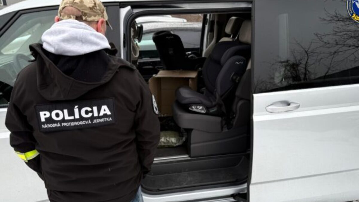 Protidrogová akcia „Strelec“ odhalila nelegálny biznis za tisíce eur, polícia zadržala dvoch dílerov v Košiciach – FOTO