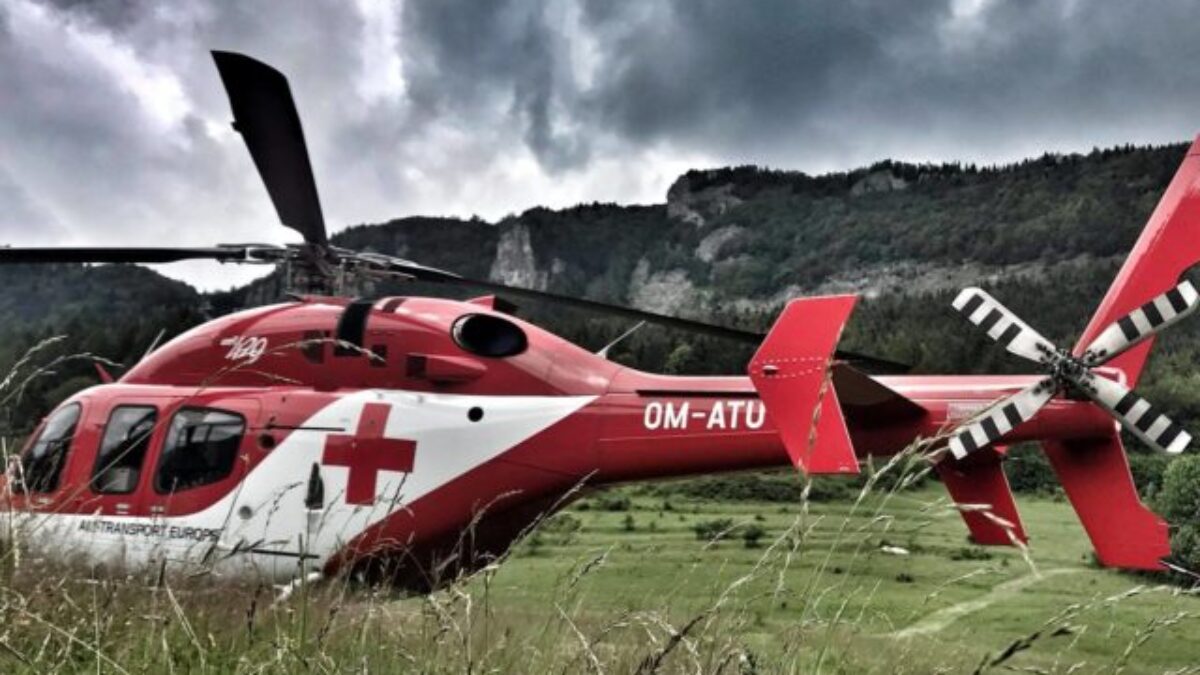 Tragédia v Moste pri Bratislave. Leteckí záchranári pomáhali robotníkovi, ktorého zasypala hlina