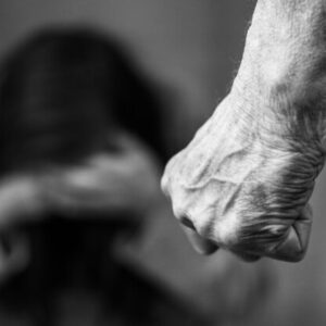 Manželská hádka v Spišskom Podhradí vyvrcholila násilím, muž škrtil svoju ženu a...