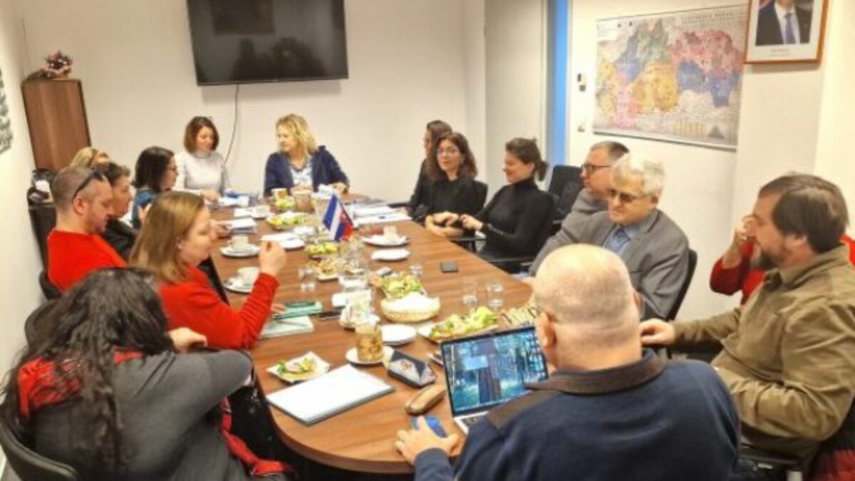 Úrad komisára zorganizoval okrúhly stôl, riešil zmenu legislatívy o prístupnosti výrobkov a služieb pre osoby so zdravotným postihnutím