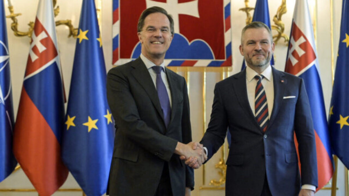 Pellegrini sa stretol s generálnym tajomníkom NATO. Slovensko chce trvalo udržateľný mier na Ukrajine, vyhlásil prezident – VIDEO, FOTO