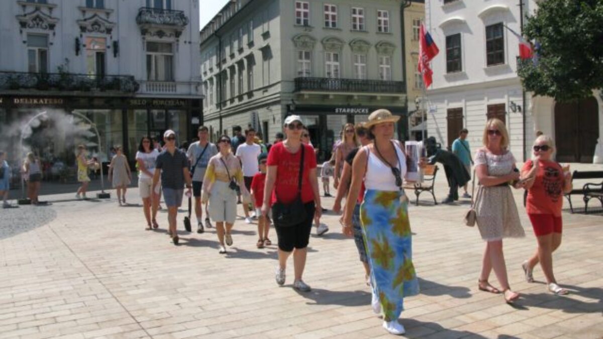 Bratislavu navštívilo minulý rok takmer 1,2 milióna turistov, dve tretiny z nich prišli zo zahraničia