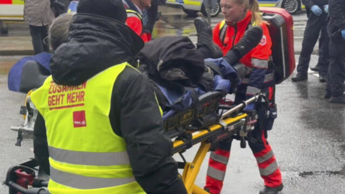 Útok nožom v rakúskom Villachu bol útok islamistov, potvrdil minister vnútra Karner