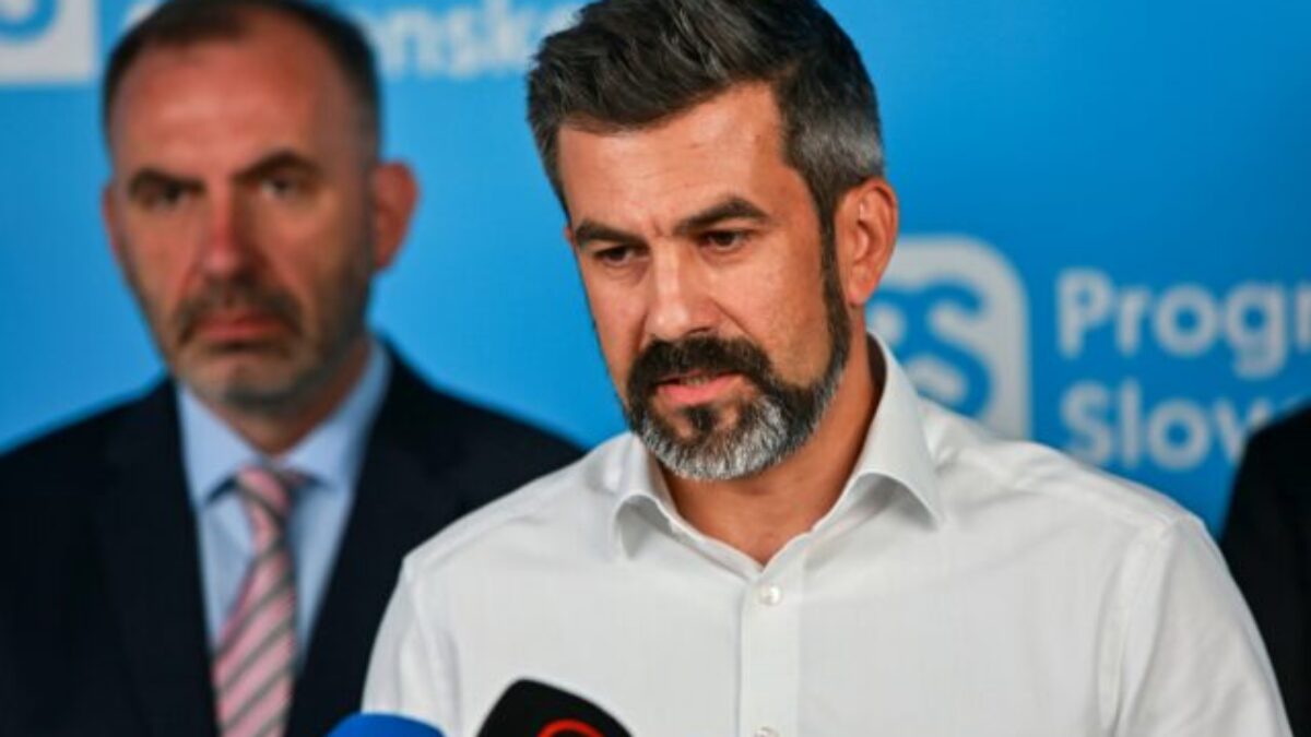 Štefunko sa vyjadril k Matovičovi: Hnutie Slovensko a jeho líder sú dve rôzne kategórie Štefunko sa vyjadril k Matovičovi: Hnutie Slovensko a jeho líder sú dve rôzne kategórie