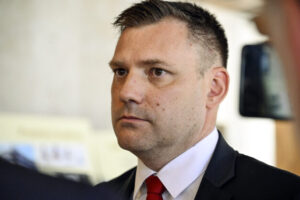 Taraba ohlásil záujem vstúpiť do SNS, ale na sobotný snem nebol pozvaný