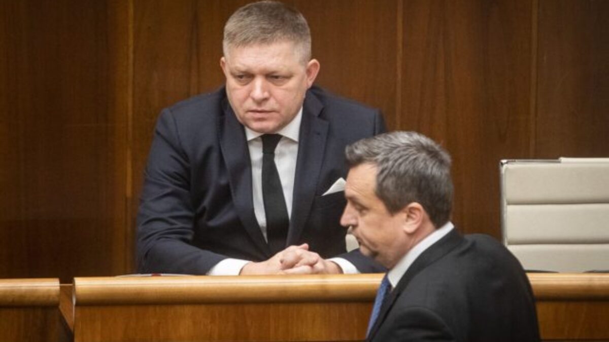 Dankov list Ficovi je listom zúfalého človeka, politológ poukázal aj na kupčenie s funkciami