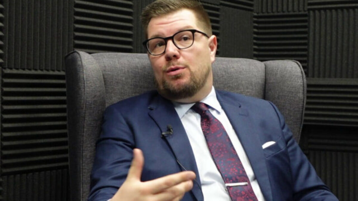 Niektoré obce nemajú ani na platy starostov, hovorí Šimko z Hlasu-SD – VIDEO