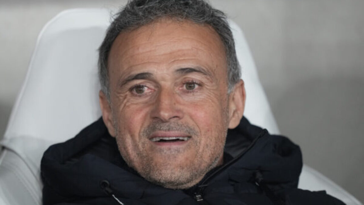 Paríž Saint-Germain predĺžil zmluvu s trénerom Luisom Enriquem, nové kontrakty podpísali aj niekoľkí hráči