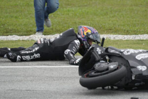 Majster sveta MotoGP Martín podstúpil operáciu zranenej ruky, udialo sa tak po h...