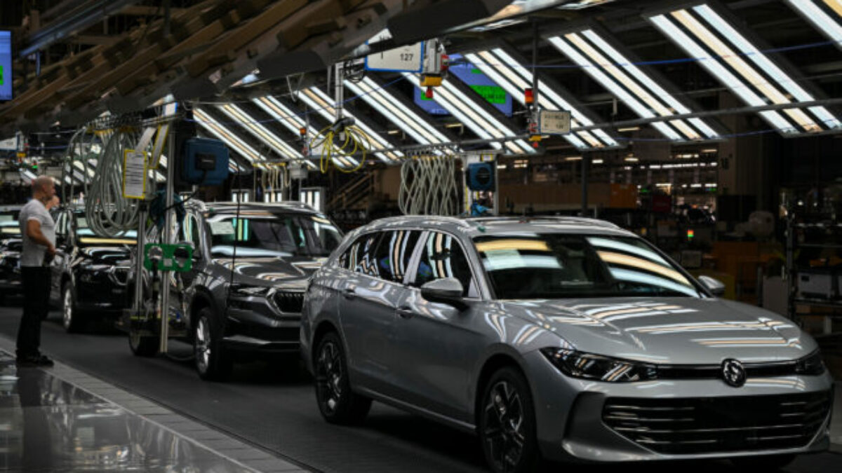 Deficit zahraničného obchodu Slovenska bol v závere vlaňajška prekvapivo veľký, rizikom je obchodná vojna