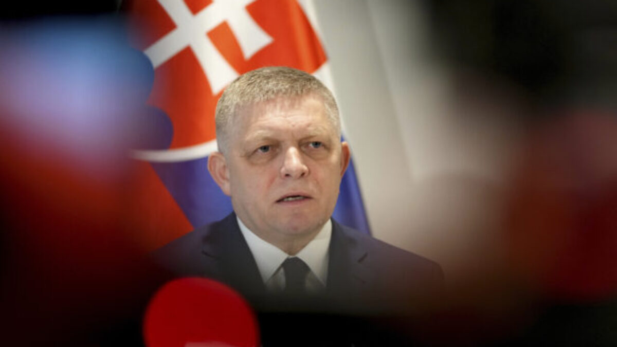 Fico: Majerský klame, keď tvrdí, že by vláda zvýhodňovala svojich starostov a primátorov pri prideľovaní dotácií – VIDEO