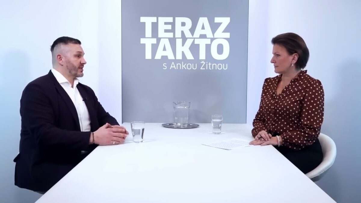 EX-RIADITEĽ SIS: MIMOVLÁDNE ORGANIZÁCIE FINANCOVANÉ ZO ZAHRANIČIA SA VYUŽÍVAJÚ NA VPLYVOVÉ OPERÁCIE