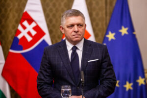 Premiér Fico je pripravený podporiť zmenu voľby zo zahraničia, Kaliňák hovorí o ...