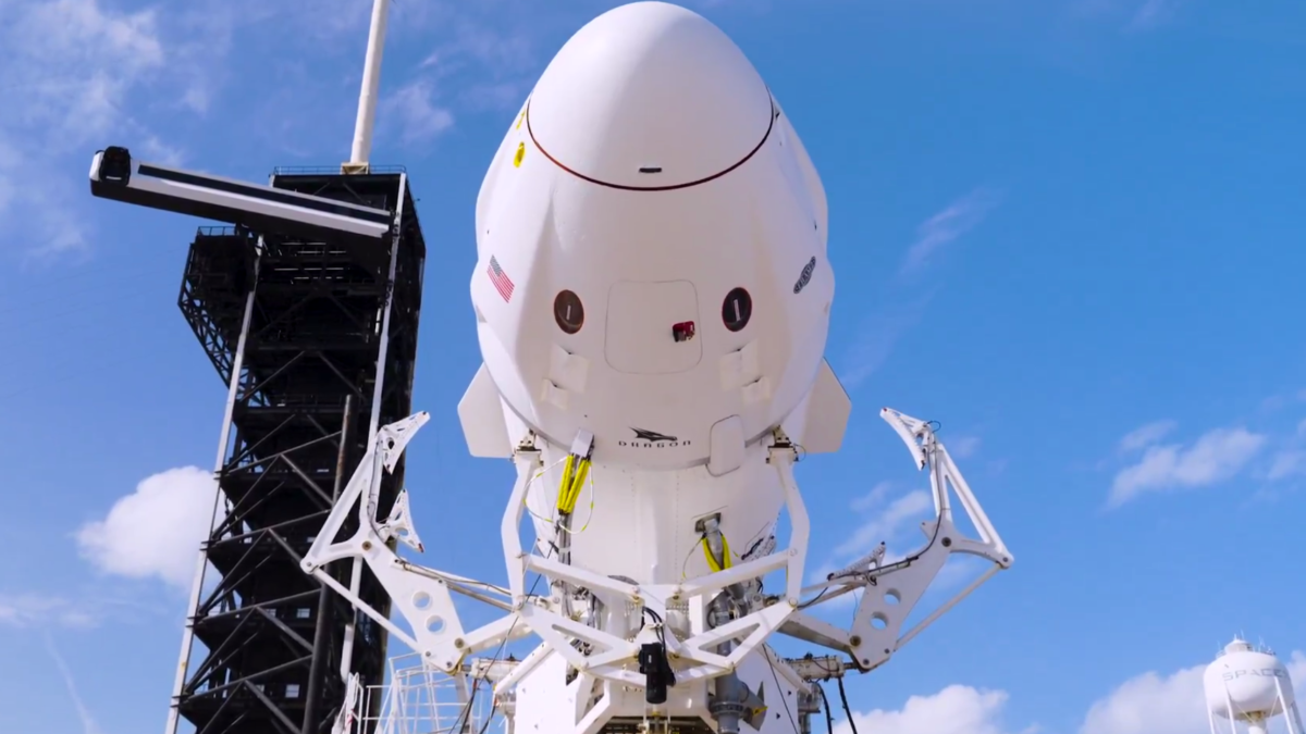 SpaceX sa pripravuje na prvý polárny štart s posádkou