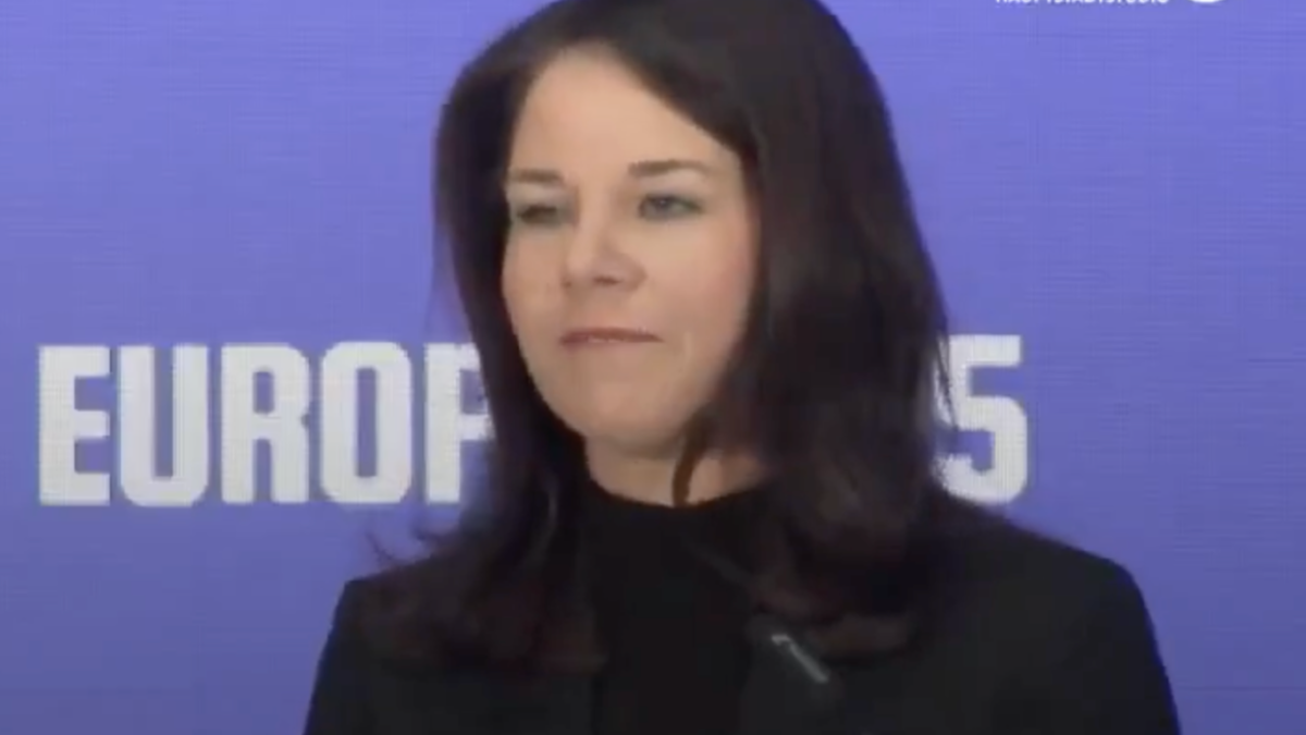 Annalena Baerbock požaduje DAŇ za AKTUALIZÁCIU IPHONE ako sýkorku proti novým americkým clám