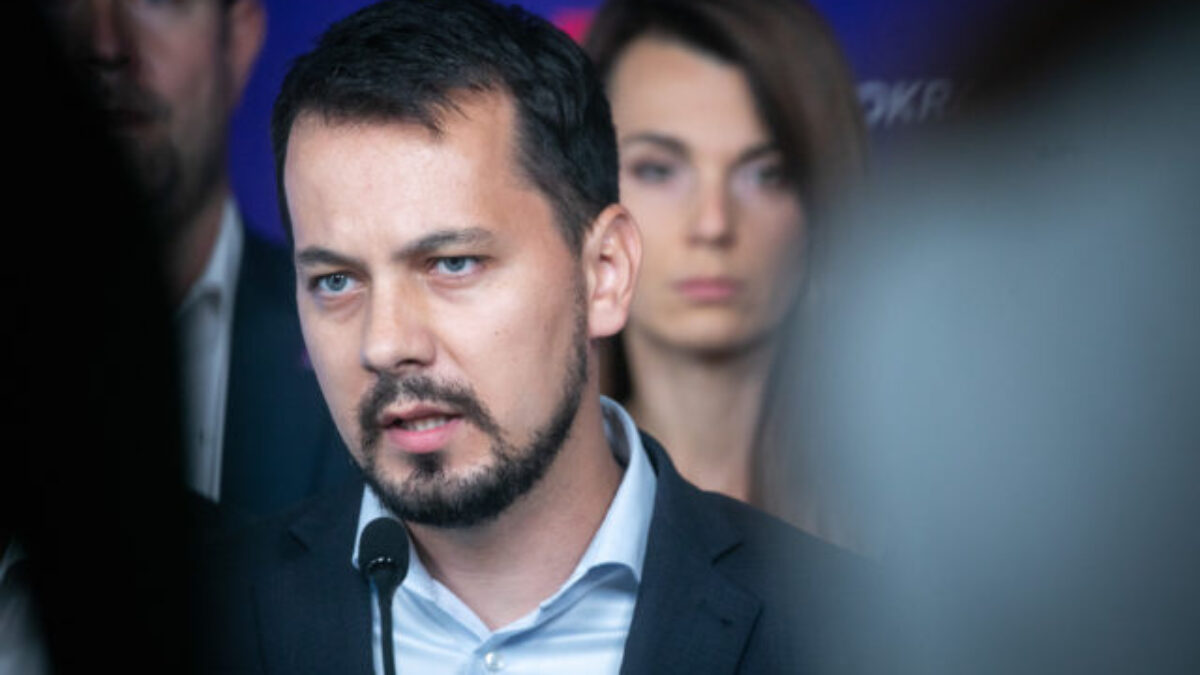 Osem rokov od vraždy Kuciaka a Kušnírovej, opozícia varuje pred ohrozením právneho štátu – VIDEO