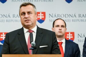 SNS žiada preverenie občianstva partnerky Jeffreyho Epsteina, ak nemala nárok, c...