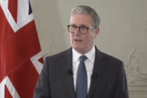 Starmer: Na plánovaní operácií na Ukrajine pracuje viac ako 200 vojenských pláno...