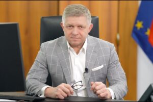 R. FICO: IDEME ĎALEJ. AK TO MÁ BYŤ PEKLO, TAK NECH TO JE NA VEĽKOM BIELOM KONI.